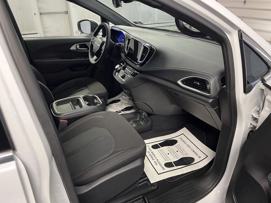 used 2023 Chrysler Pacifica car, priced at $28,995