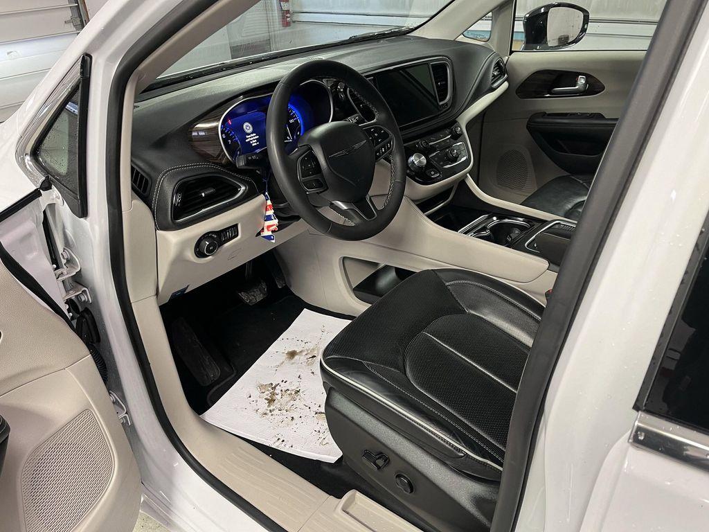 used 2024 Chrysler Pacifica car, priced at $33,995