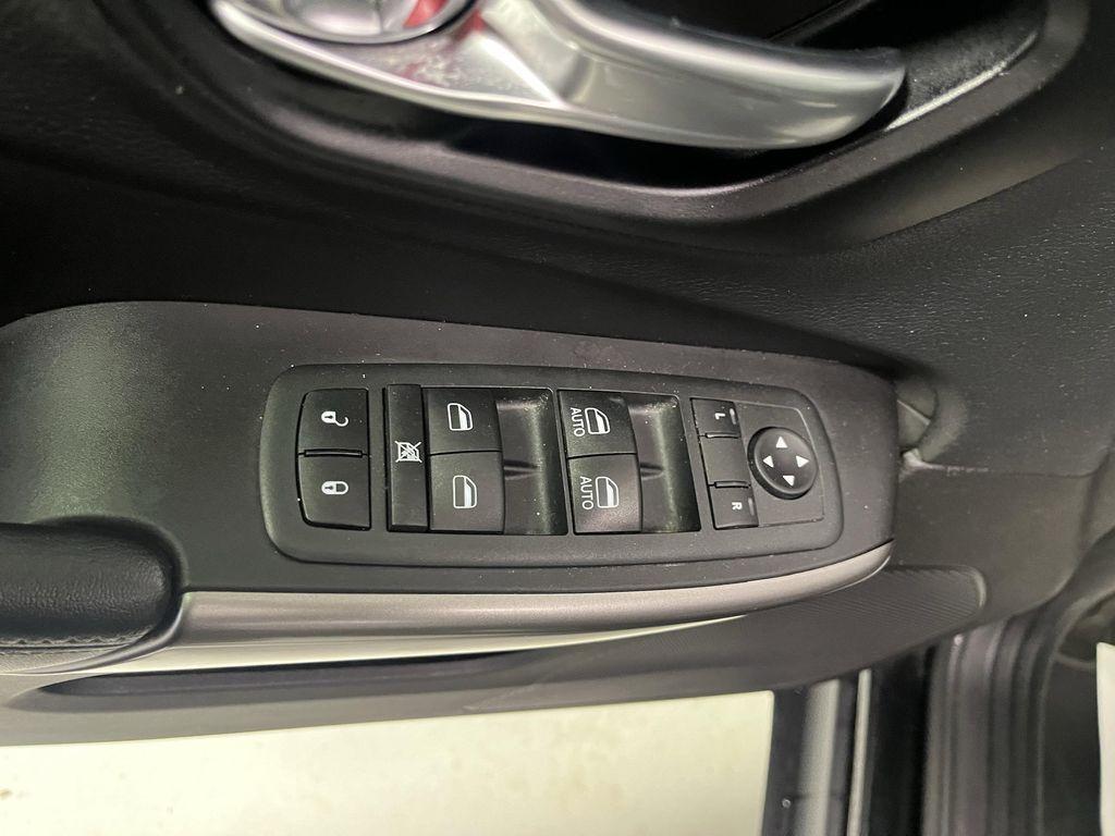 used 2021 Jeep Cherokee car, priced at $17,995