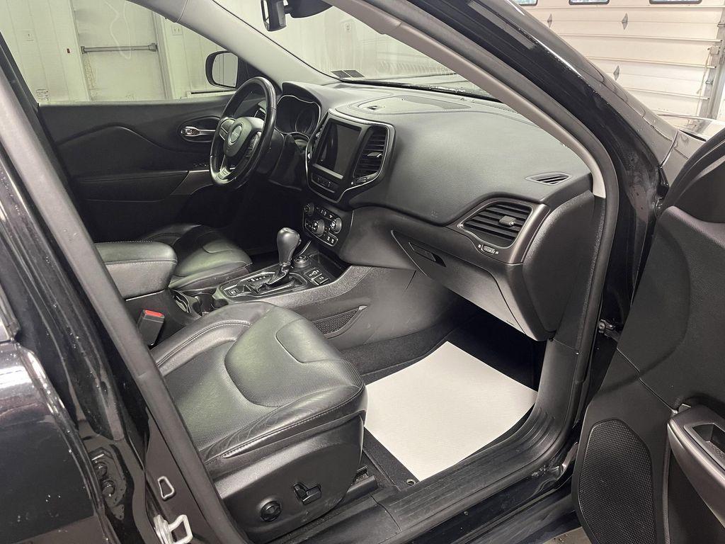 used 2021 Jeep Cherokee car, priced at $17,995