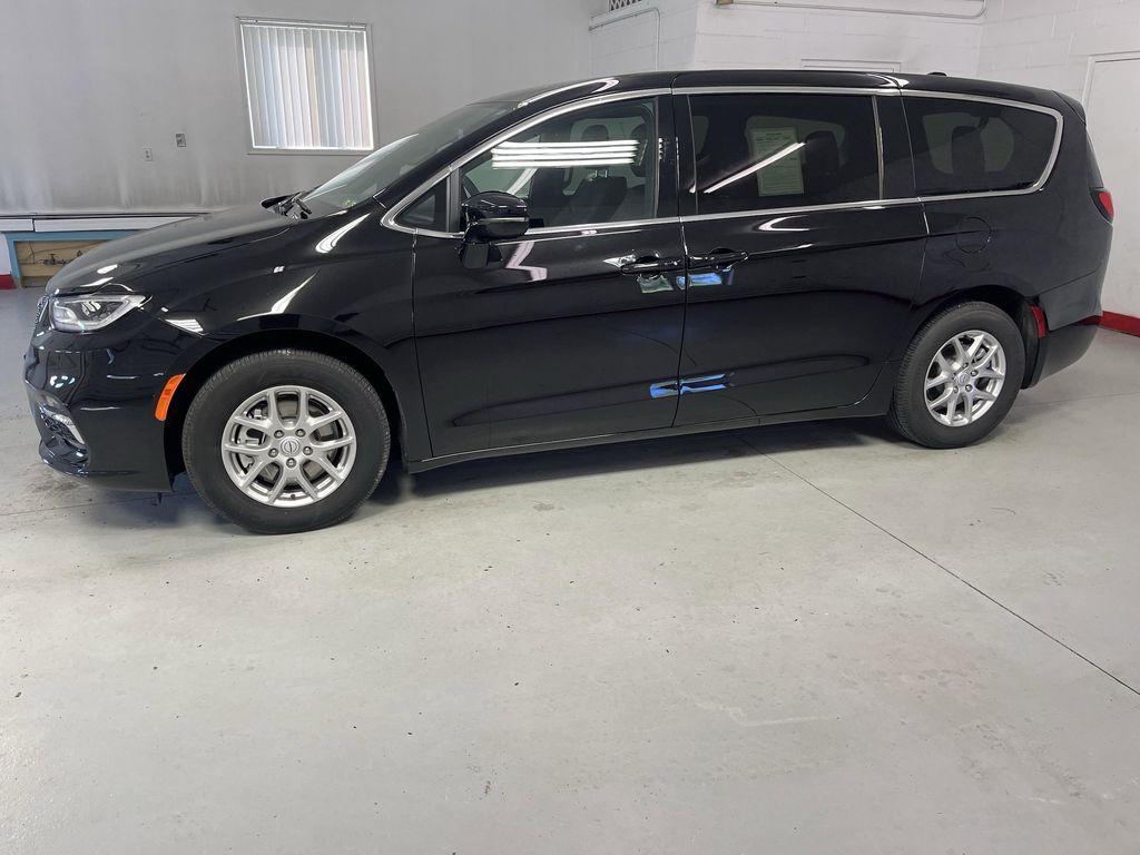 used 2025 Chrysler Pacifica car, priced at $31,995