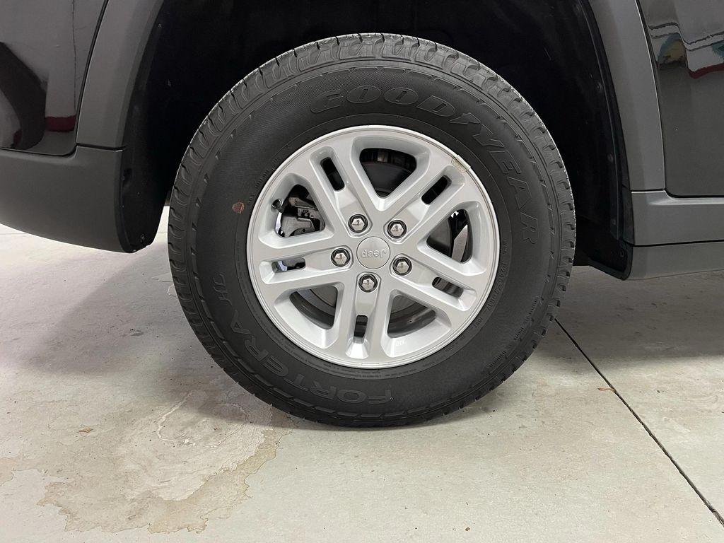 used 2023 Jeep Grand Cherokee car, priced at $27,995