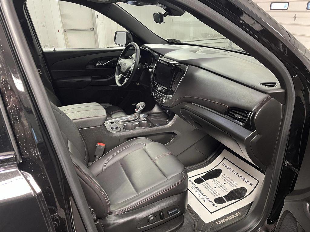 used 2023 Chevrolet Traverse car, priced at $36,995