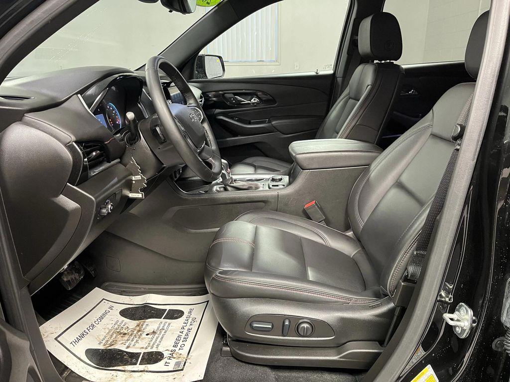 used 2023 Chevrolet Traverse car, priced at $36,995