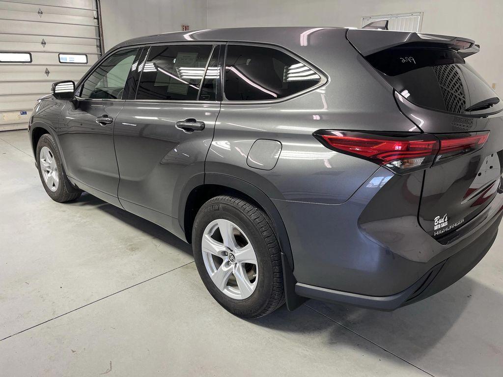 used 2022 Toyota Highlander car, priced at $30,995