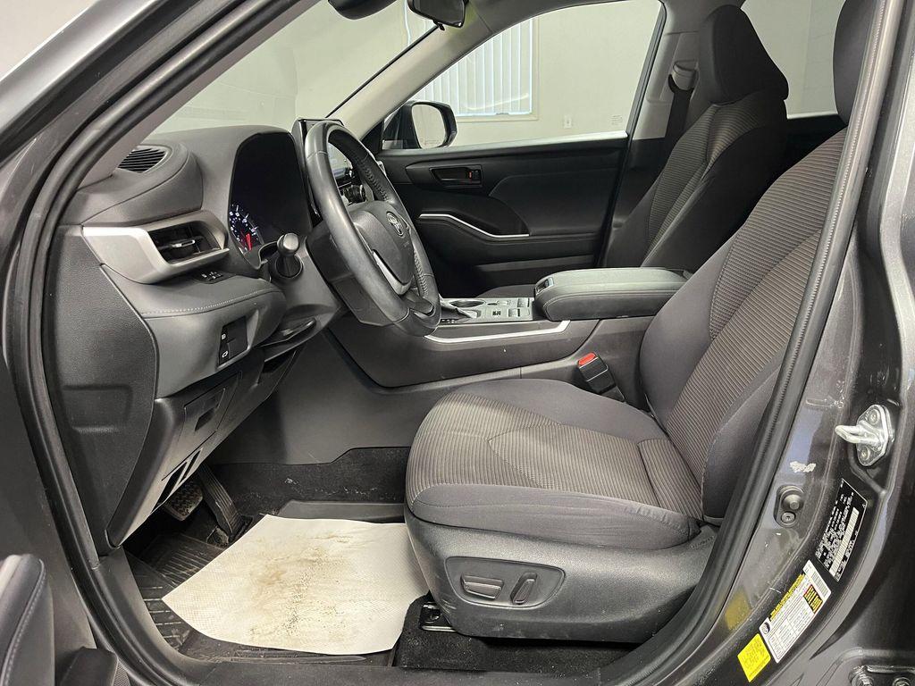 used 2022 Toyota Highlander car, priced at $30,995