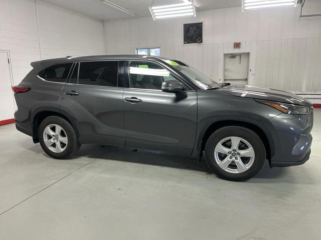 used 2022 Toyota Highlander car, priced at $30,995