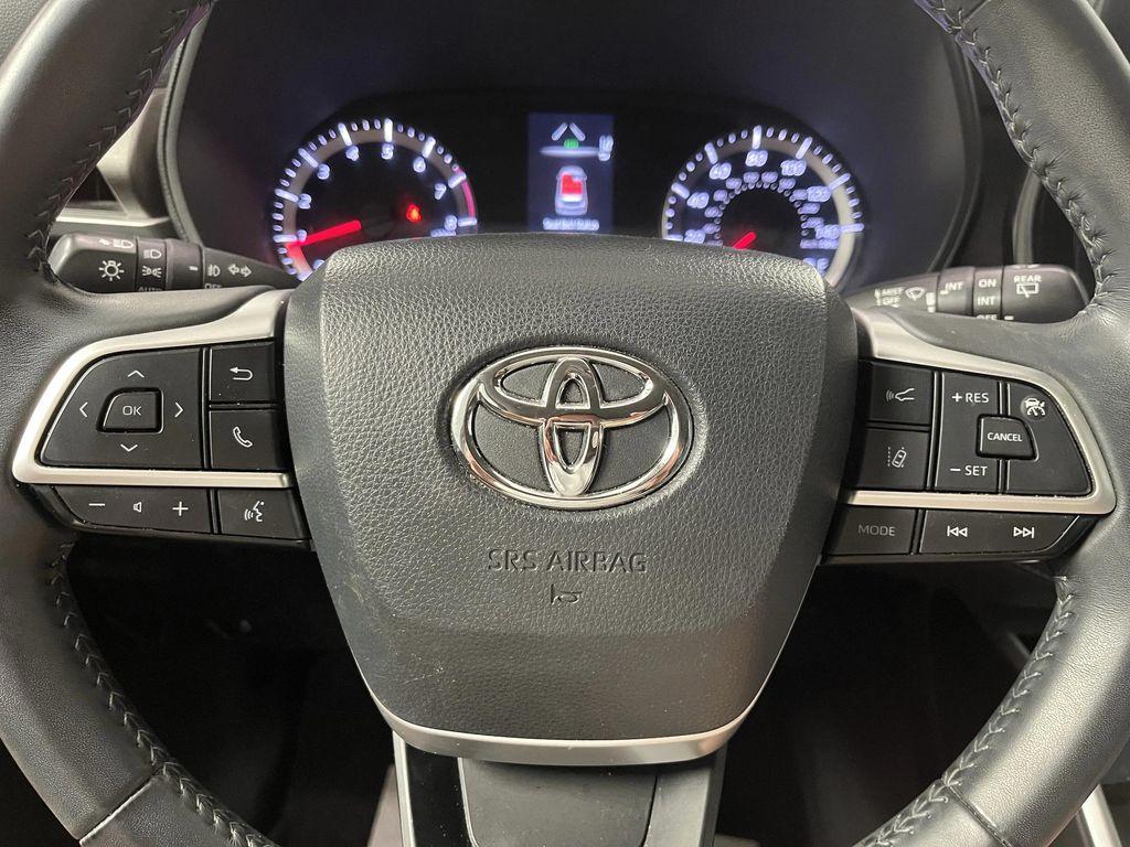 used 2022 Toyota Highlander car, priced at $30,995