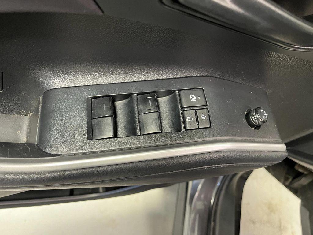 used 2022 Toyota Highlander car, priced at $30,995