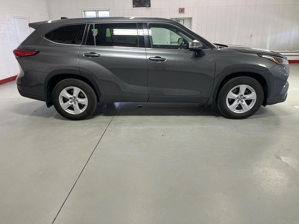 used 2022 Toyota Highlander car, priced at $30,995