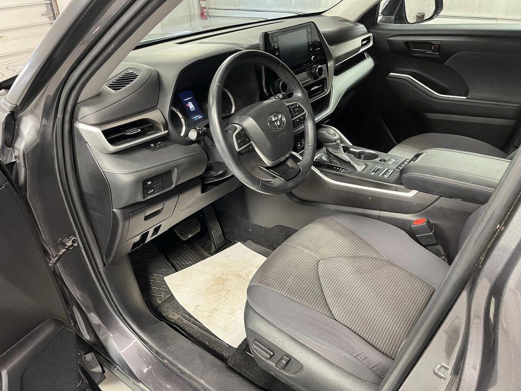 used 2022 Toyota Highlander car, priced at $30,995