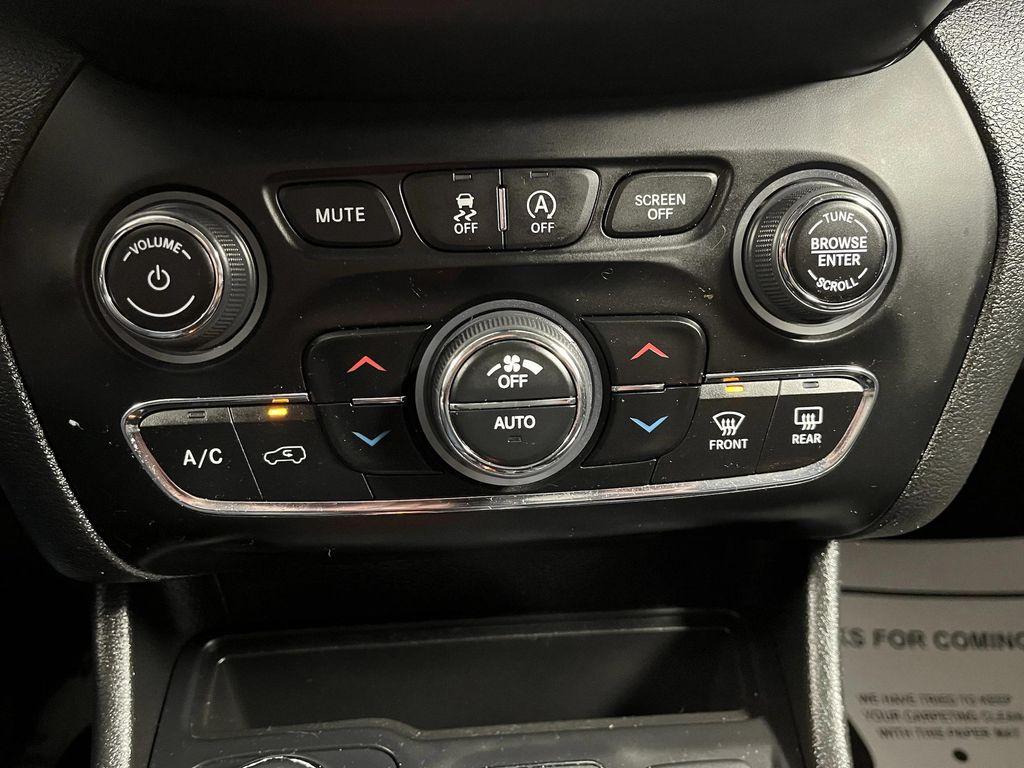 used 2022 Jeep Cherokee car, priced at $23,495