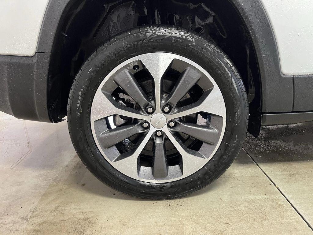 used 2022 Jeep Cherokee car, priced at $23,495