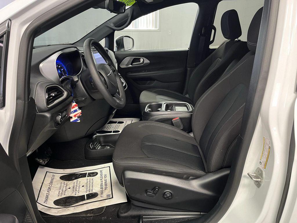 used 2023 Chrysler Pacifica car, priced at $28,995