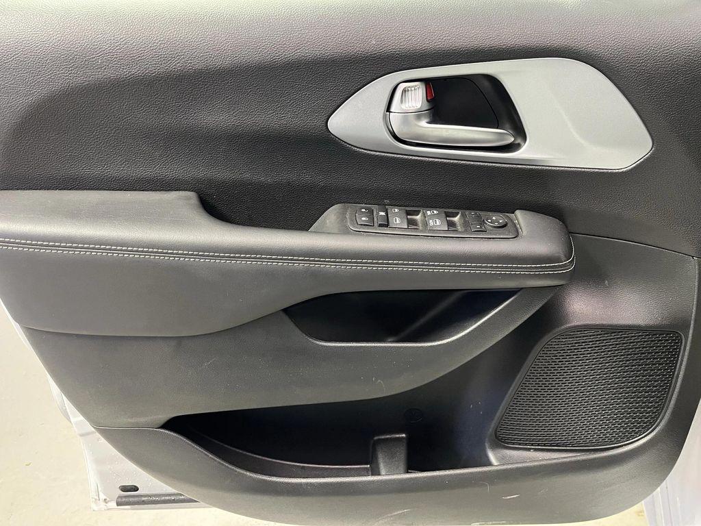 used 2023 Chrysler Pacifica car, priced at $28,995