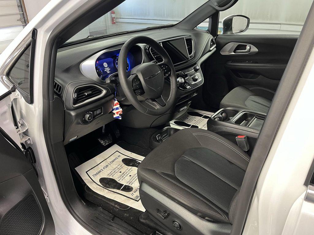 used 2023 Chrysler Pacifica car, priced at $28,995