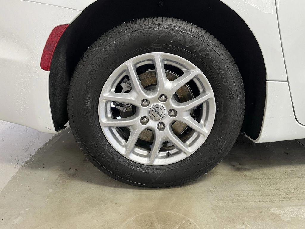 used 2023 Chrysler Pacifica car, priced at $28,995