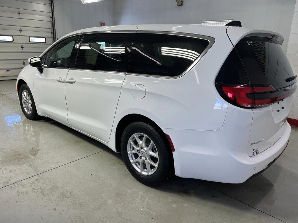 used 2023 Chrysler Pacifica car, priced at $28,995