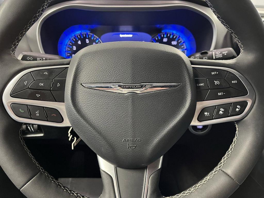 used 2025 Chrysler Pacifica car, priced at $31,995