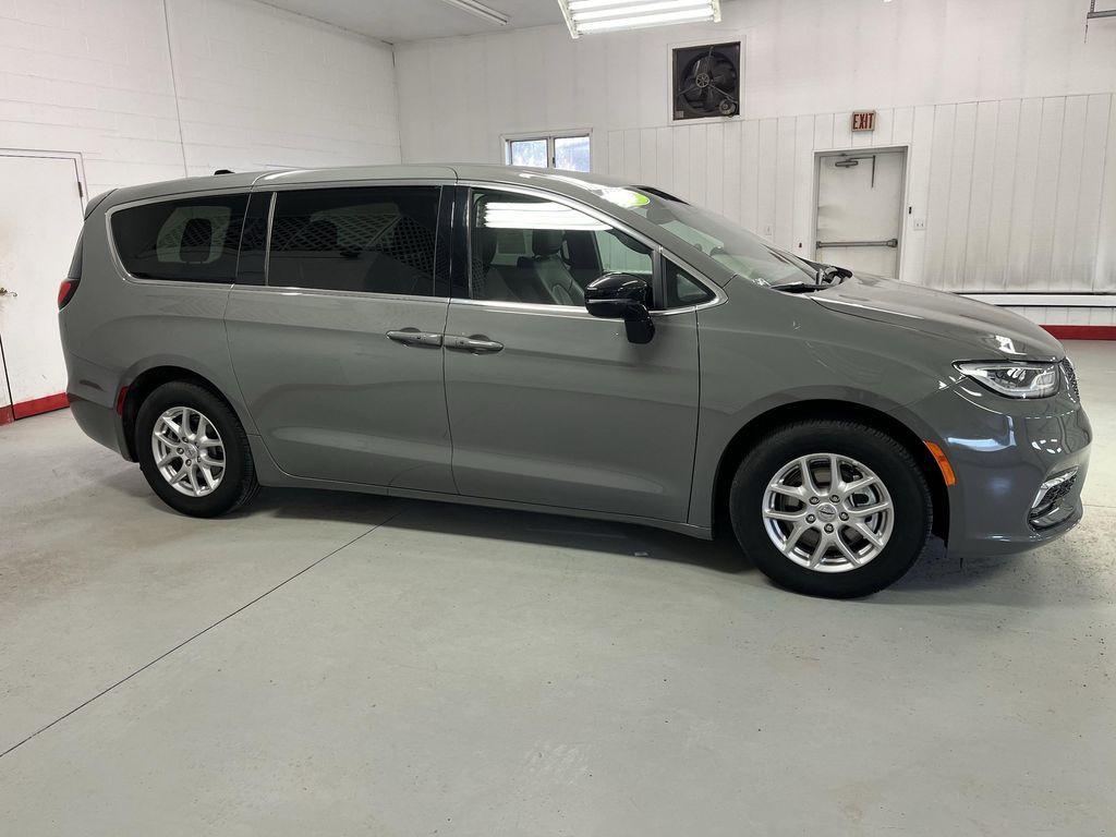 used 2025 Chrysler Pacifica car, priced at $31,995