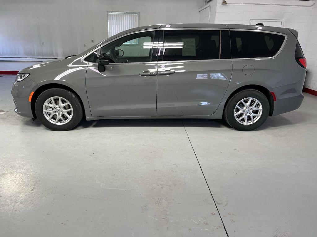 used 2025 Chrysler Pacifica car, priced at $31,995
