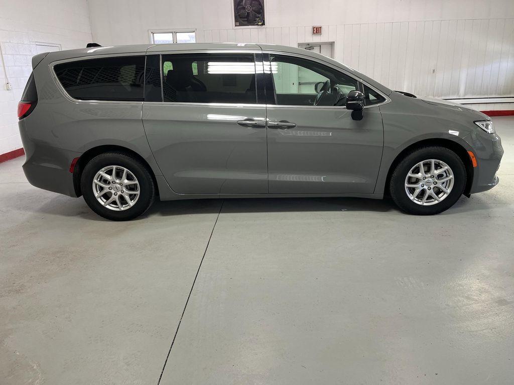 used 2025 Chrysler Pacifica car, priced at $31,995