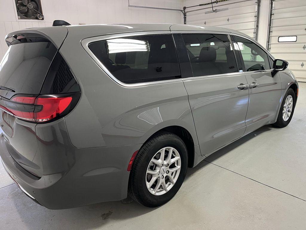 used 2025 Chrysler Pacifica car, priced at $31,995