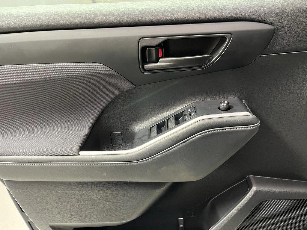 used 2022 Toyota Highlander car, priced at $31,495