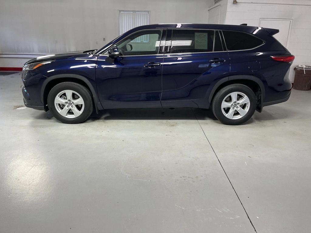 used 2022 Toyota Highlander car, priced at $31,495