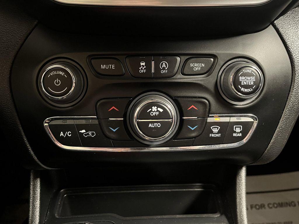 used 2022 Jeep Cherokee car, priced at $23,495