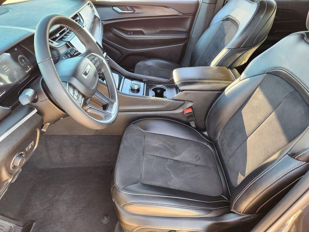 used 2025 Jeep Grand Cherokee car, priced at $33,347