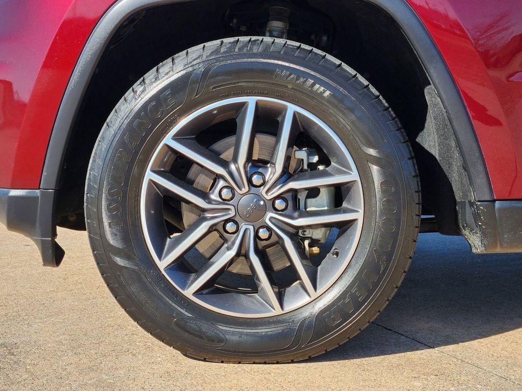 used 2020 Jeep Grand Cherokee car, priced at $17,401