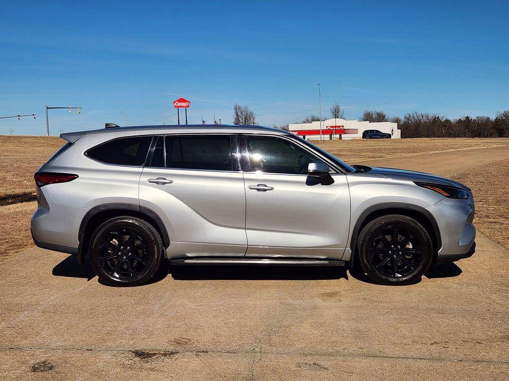 used 2022 Toyota Highlander car, priced at $28,467
