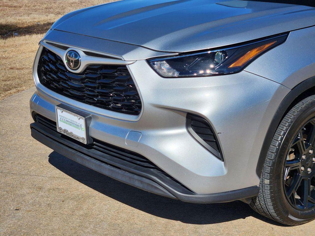 used 2022 Toyota Highlander car, priced at $28,467
