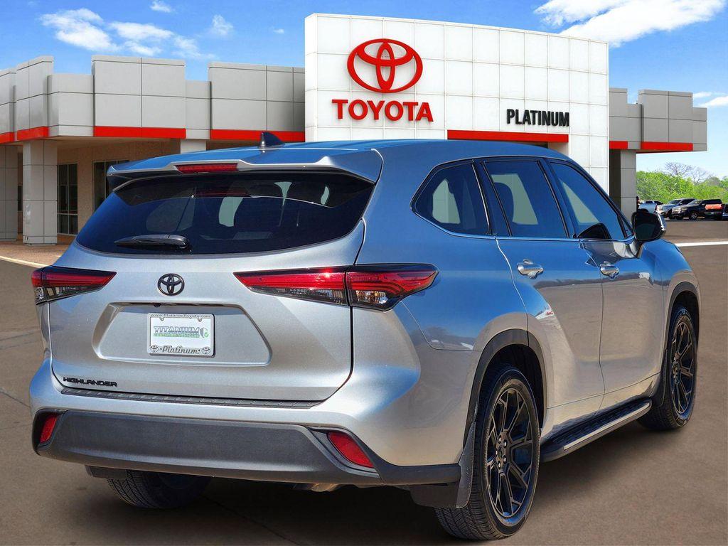 used 2022 Toyota Highlander car, priced at $28,467