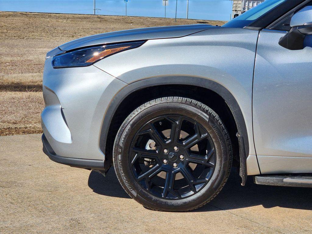 used 2022 Toyota Highlander car, priced at $28,467