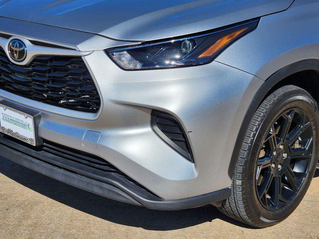 used 2022 Toyota Highlander car, priced at $28,467