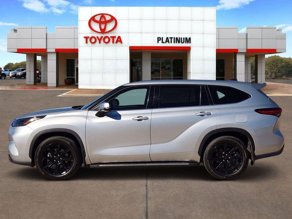 used 2022 Toyota Highlander car, priced at $28,467