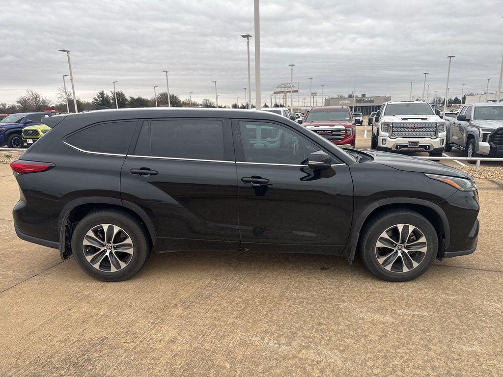 used 2022 Toyota Highlander car, priced at $31,355