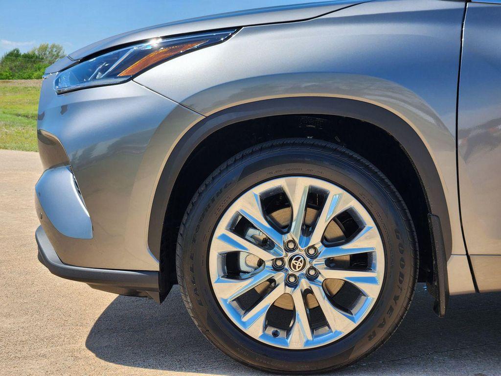 new 2026 Toyota Highlander car, priced at $50,914