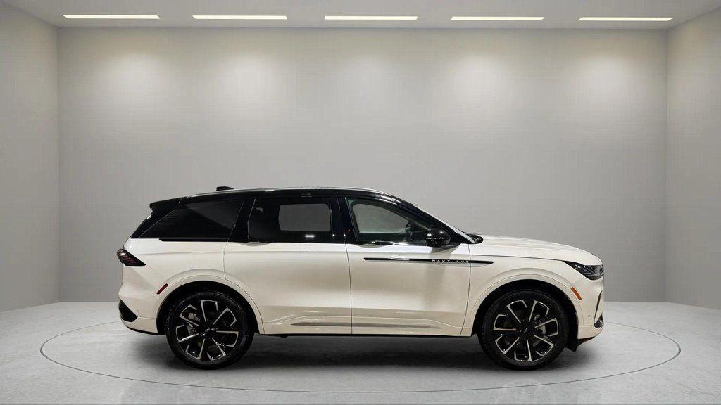 used 2024 Lincoln Nautilus car, priced at $51,987