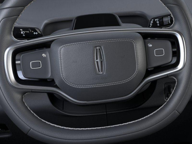 new 2025 Lincoln Navigator car, priced at $100,719