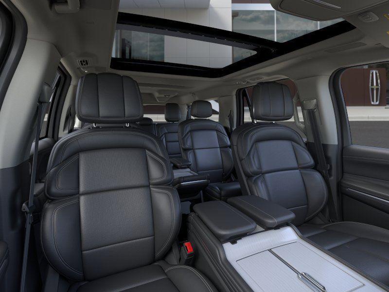 new 2025 Lincoln Navigator car, priced at $100,719