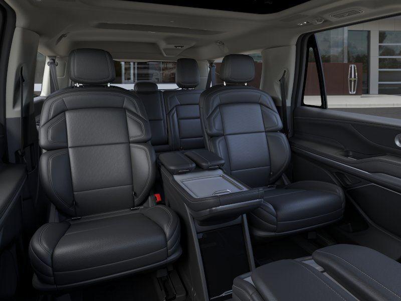 new 2025 Lincoln Navigator car, priced at $100,719