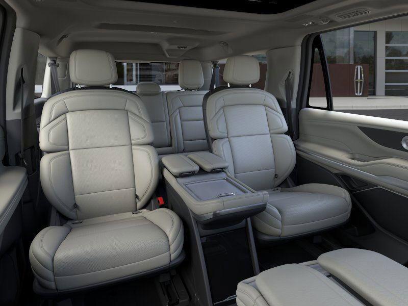 new 2025 Lincoln Navigator car, priced at $102,114