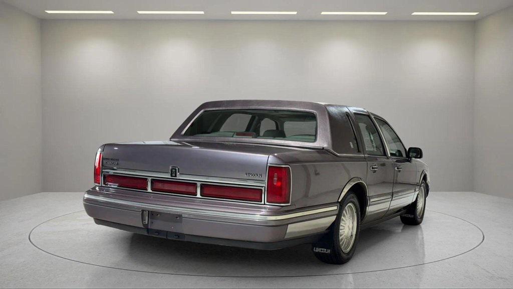 used 1995 Lincoln Town Car car, priced at $16,495