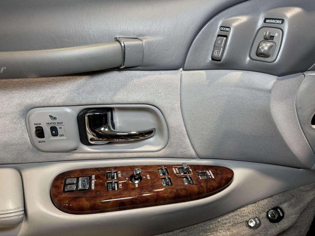 used 1995 Lincoln Town Car car, priced at $16,495