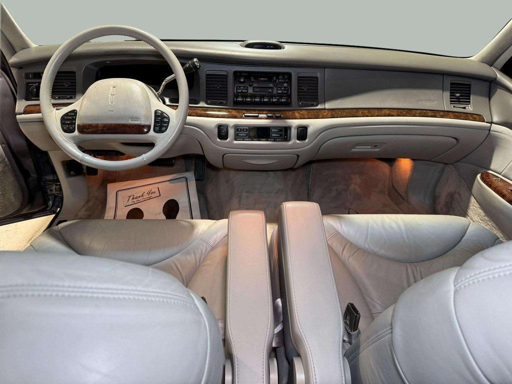 used 1995 Lincoln Town Car car, priced at $16,495