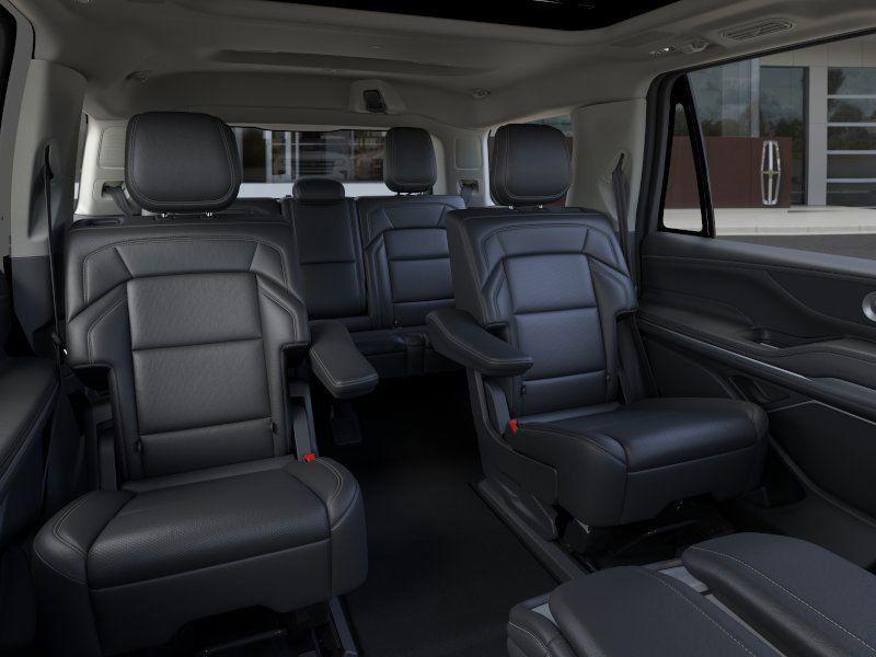 new 2025 Lincoln Navigator car, priced at $95,706