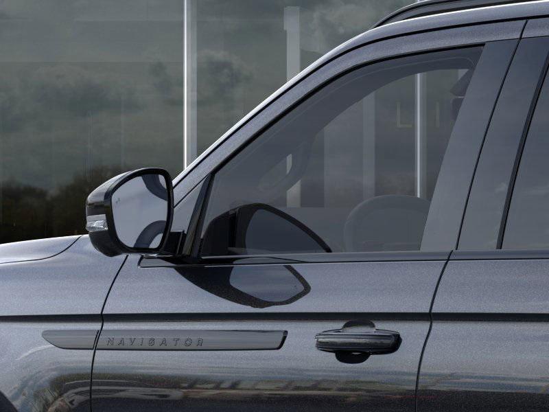 new 2025 Lincoln Navigator car, priced at $107,254